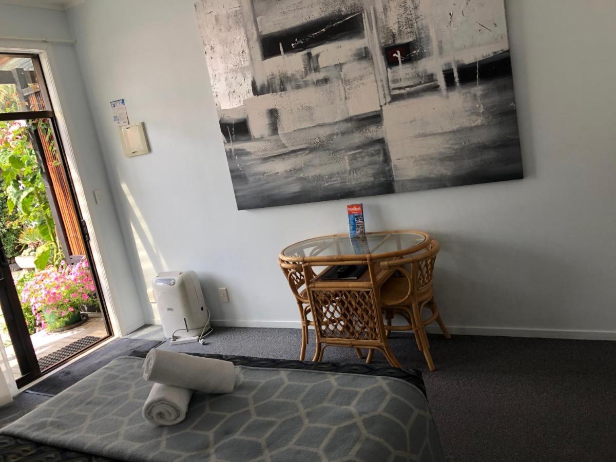 Opononi Lighthouse Motel Extérieur photo